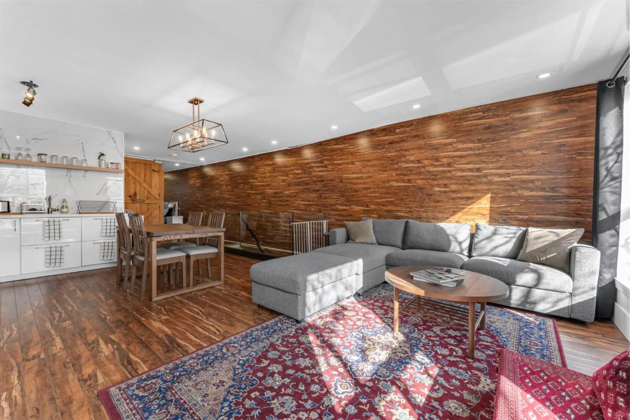 Amazing Fully Renovated Apartment On Queen St. Toronto Exterior photo
