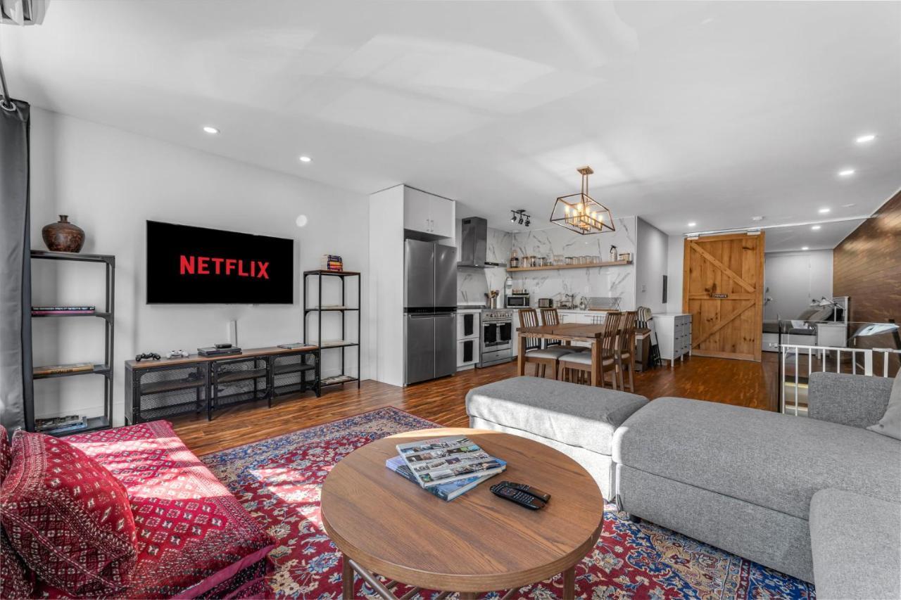 Amazing Fully Renovated Apartment On Queen St. Toronto Exterior photo
