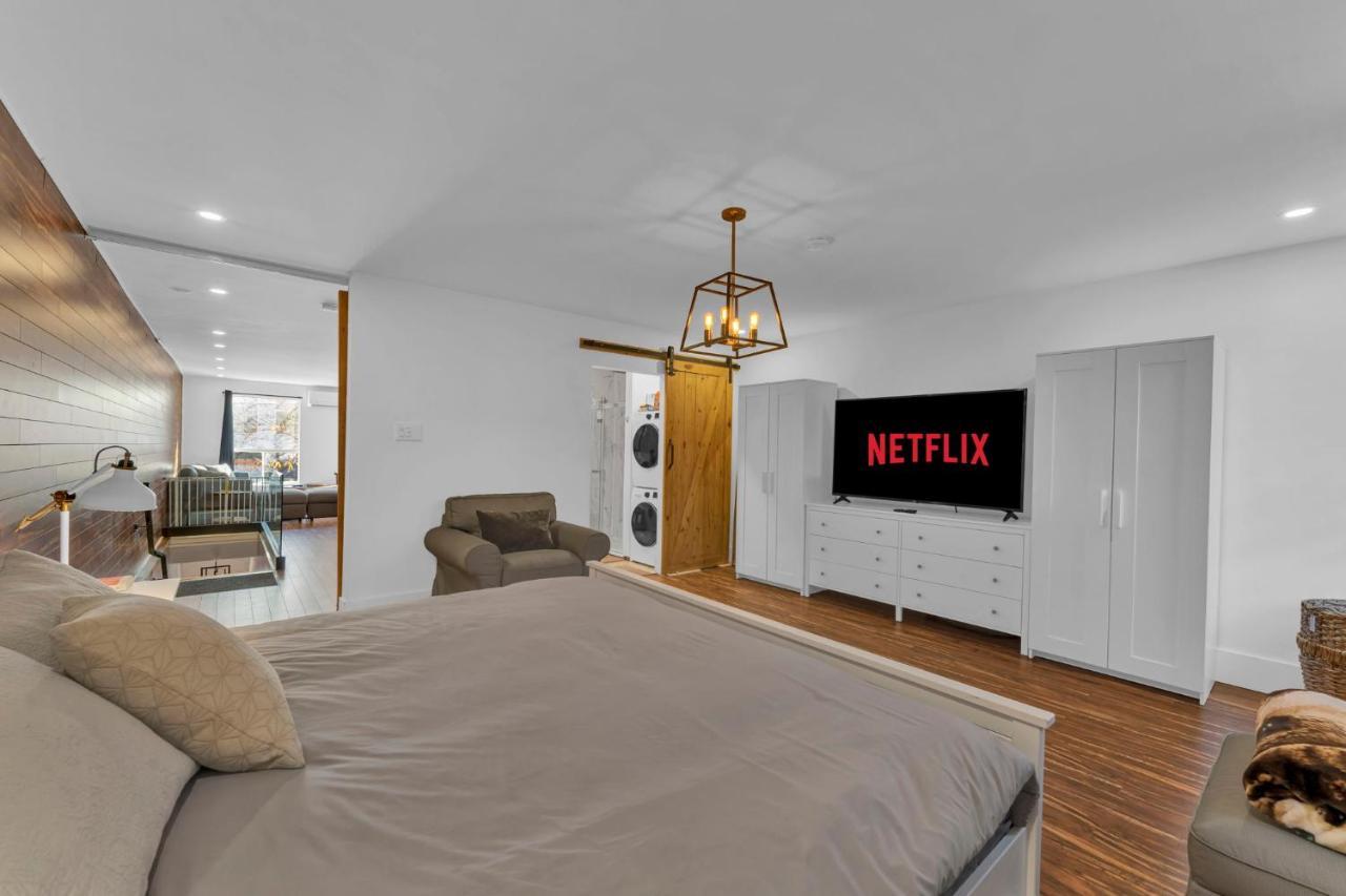 Amazing Fully Renovated Apartment On Queen St. Toronto Exterior photo