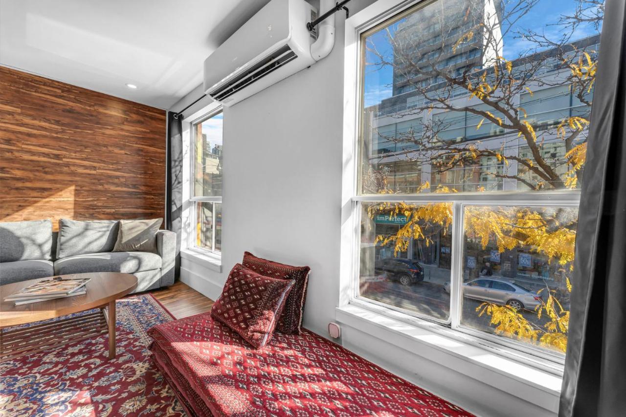 Amazing Fully Renovated Apartment On Queen St. Toronto Exterior photo