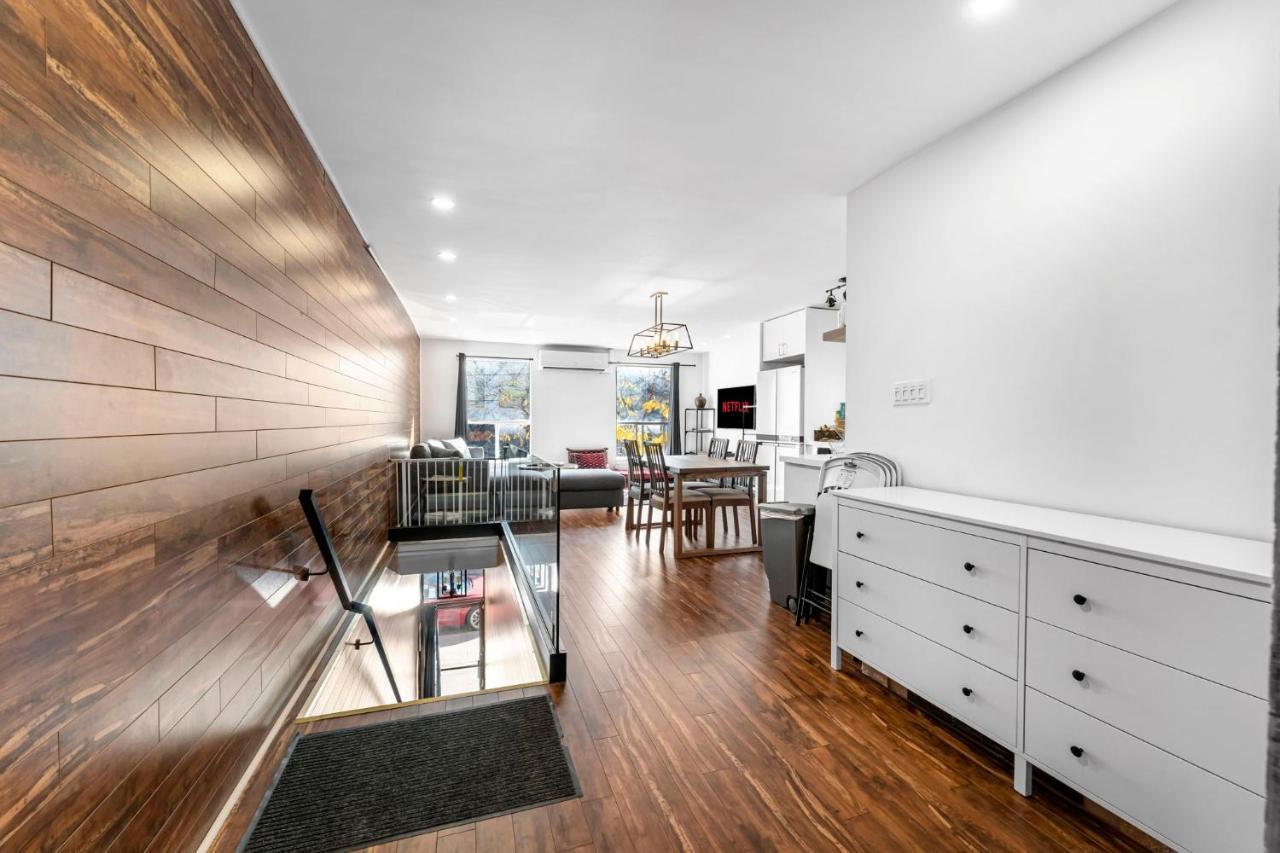 Amazing Fully Renovated Apartment On Queen St. Toronto Exterior photo